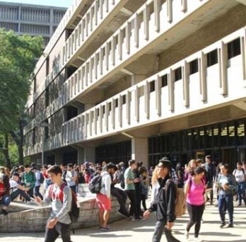 Students outside of the Richard J. Daley Library. 